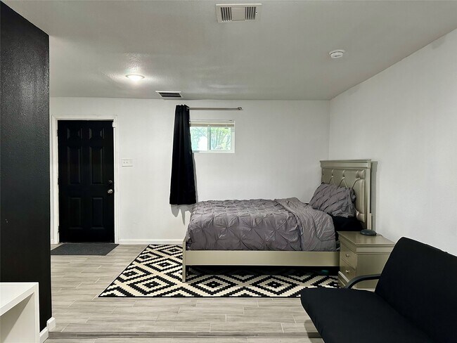 Building Photo - 4802 Elser St