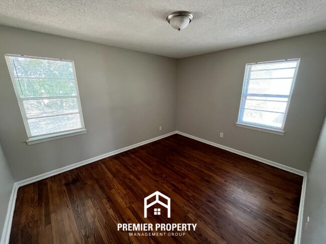 Building Photo - 5605 Loch Lomond Rd