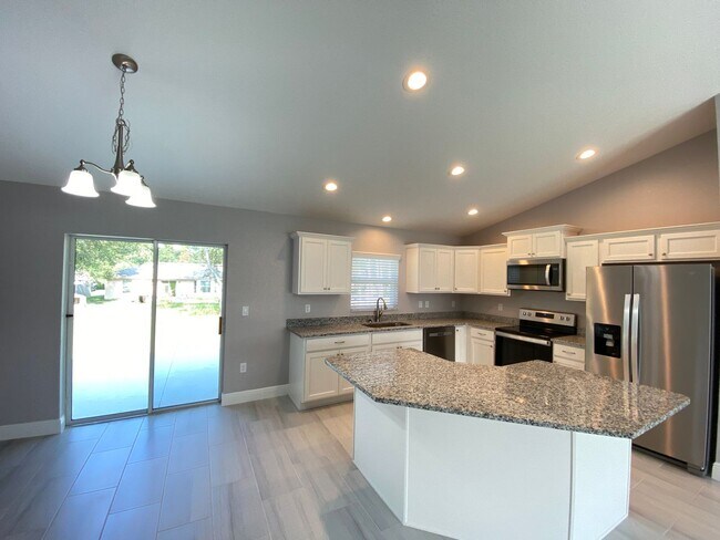 Building Photo - 52 Oak Cir