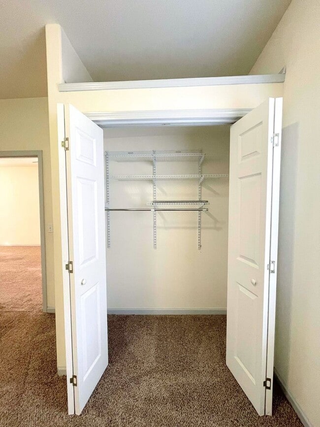 Building Photo - Clean 2 bed 1 bath home
