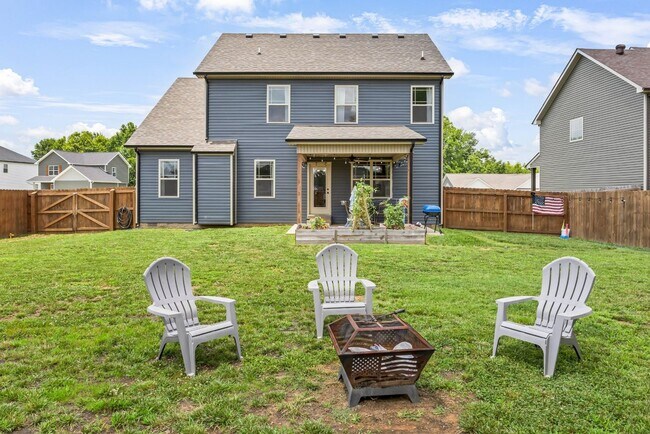 Building Photo - Pet Friendly Three Bedroom!
