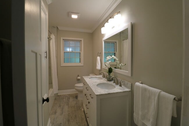 Building Photo - 2832 Monticello Dr