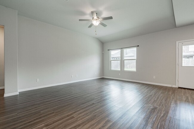 Building Photo - Stunning 3-bedroom, 2.5-bathroom with office.