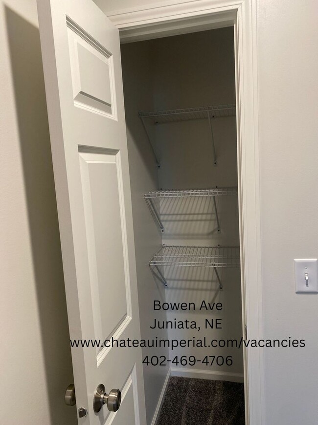 Building Photo - 600 N Bowen Ave