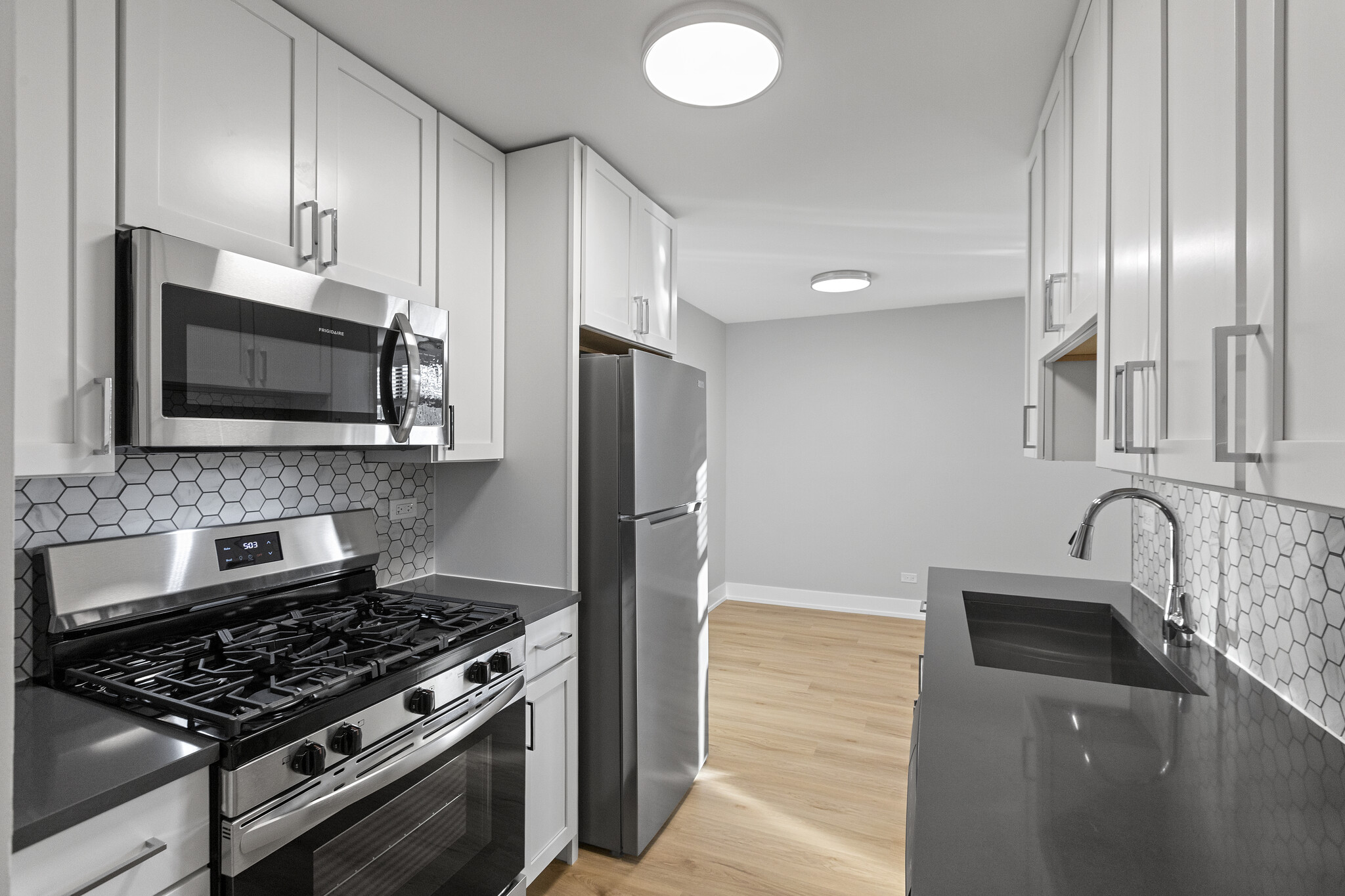 Building Photo - 815 W Buckingham Pl