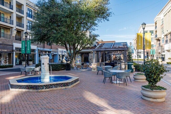 Building Photo - 440 Baroque Dr