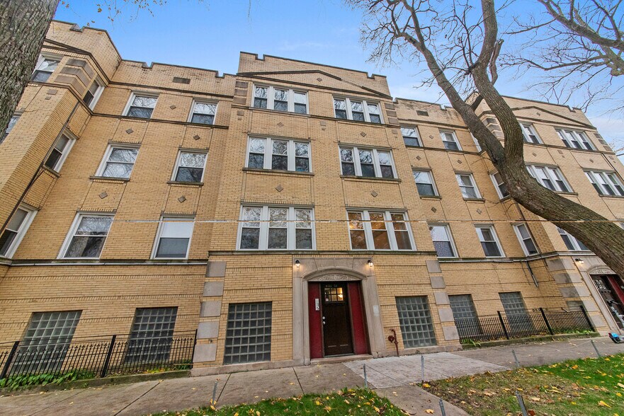 Building Photo - 3753 W Sunnyside Ave