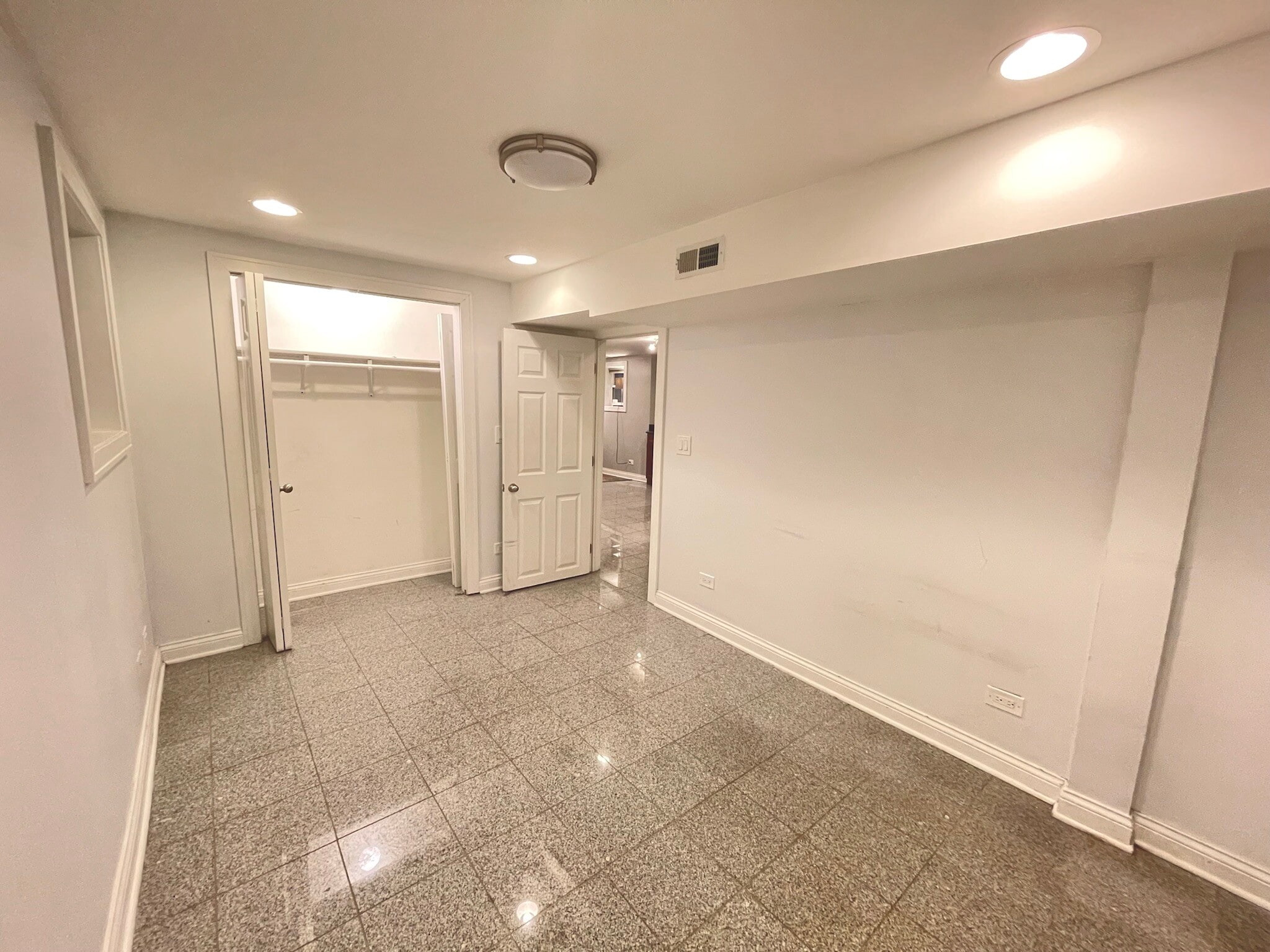 Building Photo - 2217 W Giddings St