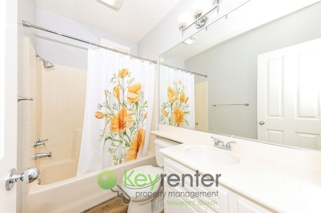 Building Photo - Stunning Westpark Condo in the Heart of Ir...