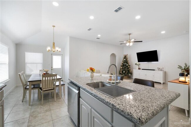 Building Photo - 18-25th 1/2 S 25 1/2