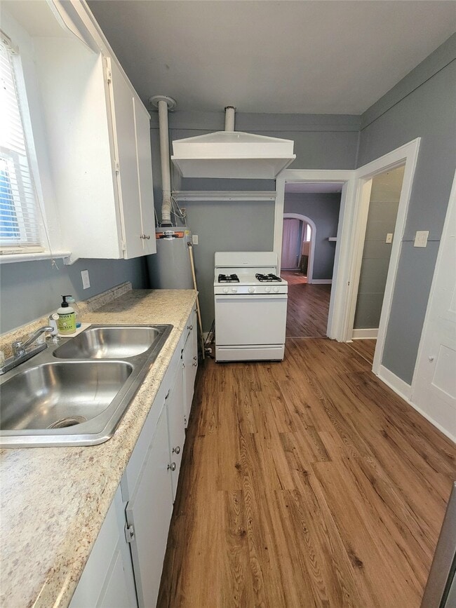 Building Photo - 2811 Chenevert St