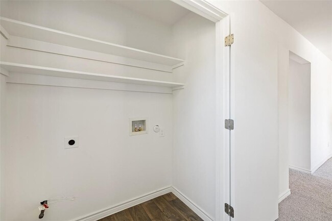 Building Photo - 9903 Roxanna Dr
