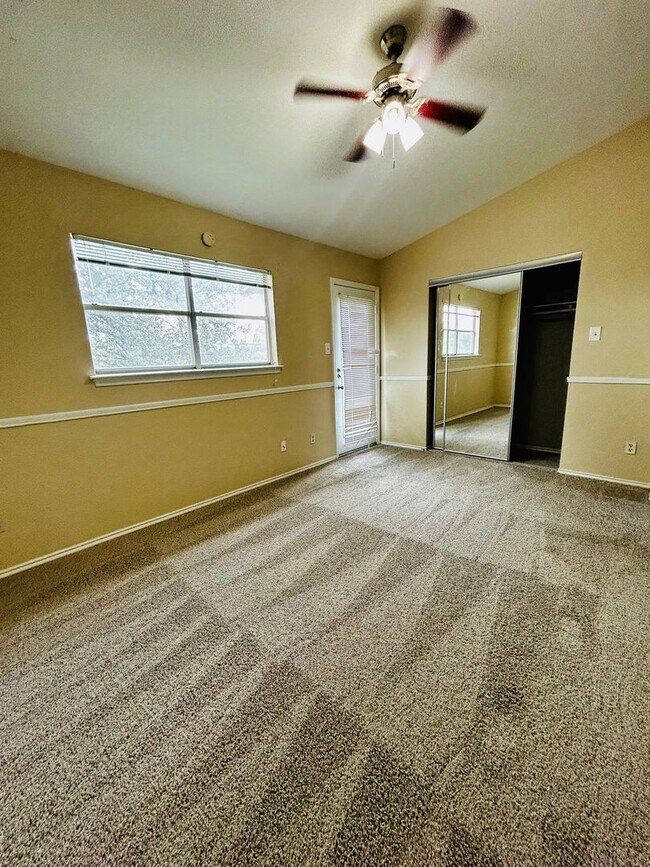 Building Photo - 1841 River Crossing Cir