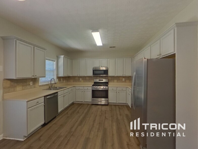 Building Photo - 733 Winbrook Dr
