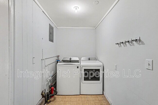 Building Photo - 3638 Genessee St