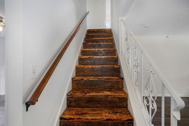 Building Photo - 405 Steeple Ridge Rd