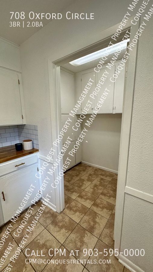 Building Photo - 708 Oxford Cir