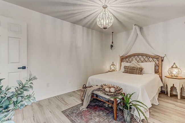 Building Photo - 156 Meadow Ave