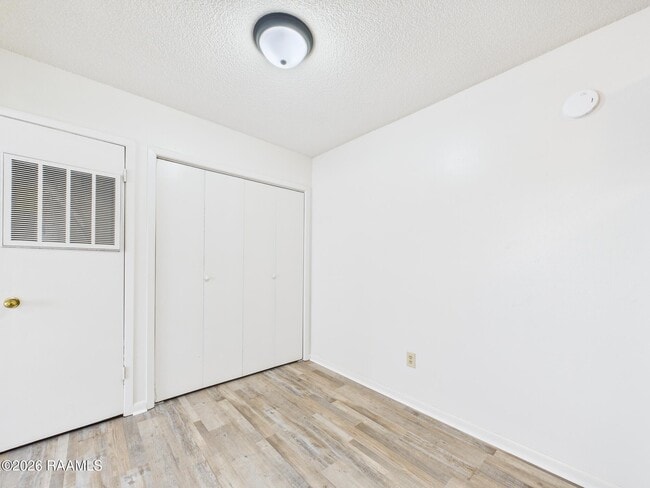 Building Photo - 208 Vieux Orleans Cir