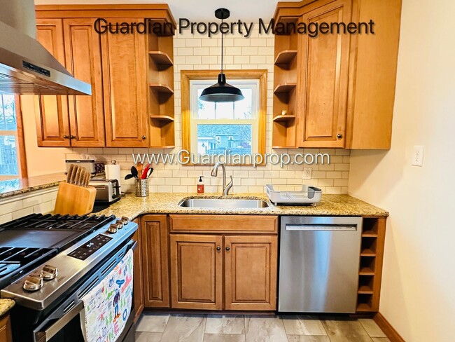 Building Photo - Immaculate Condition South Minneapolis Hom...