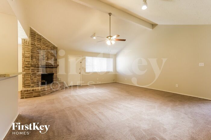 Building Photo - 2602 Woodsorrel Dr