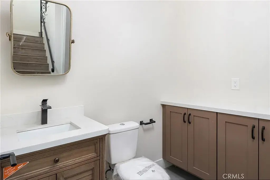 Half Bathroom - 2020 Brentwood Pl