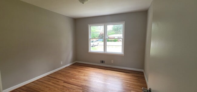 Building Photo - Move In Ready Home- Close to 95 - Easy Commute to local Shopping, Restaurants, and Interstate.