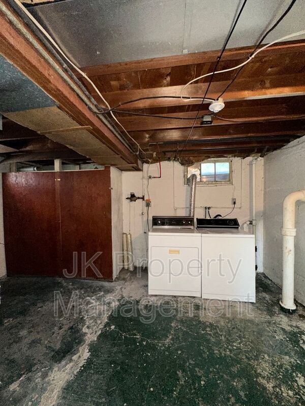 Building Photo - 1012 7th Ave S