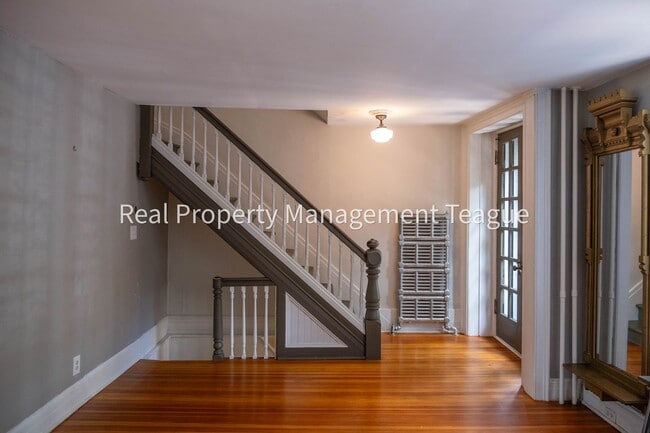 Building Photo - Beautiful Brownstone !