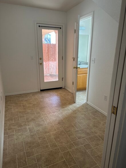 Building Photo - 896 Front St