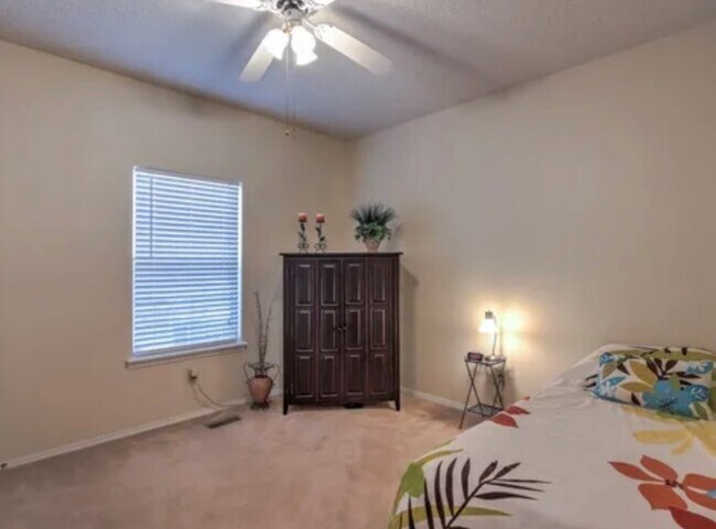 Building Photo - 4009 E 88th St