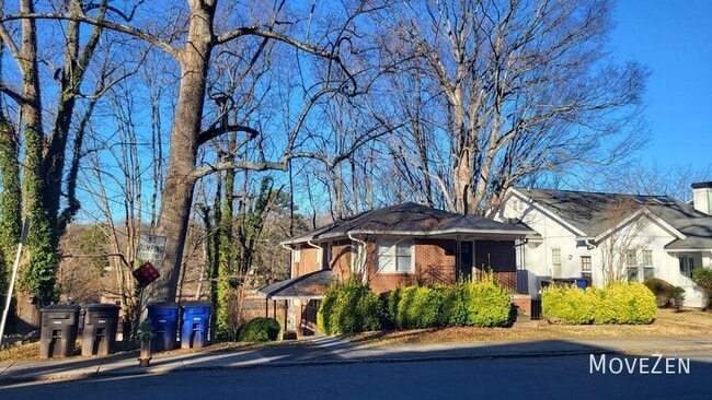 Building Photo - 208 N Sunset Dr