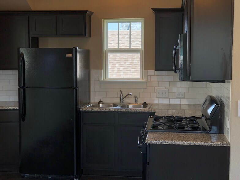 Building Photo - 819 Morrow St