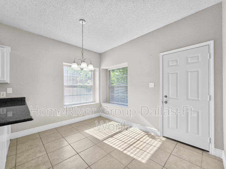 Building Photo - 2215 Green Mere Dr