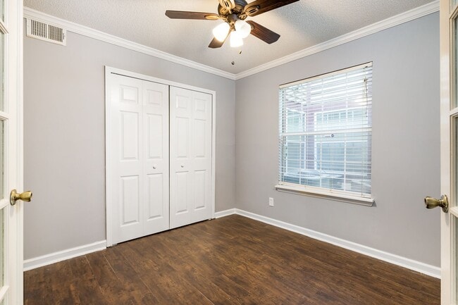 Building Photo - Terrace level condo in great Johns Creek location!