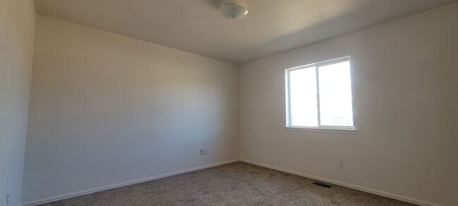 Building Photo - 840 Heather Pl