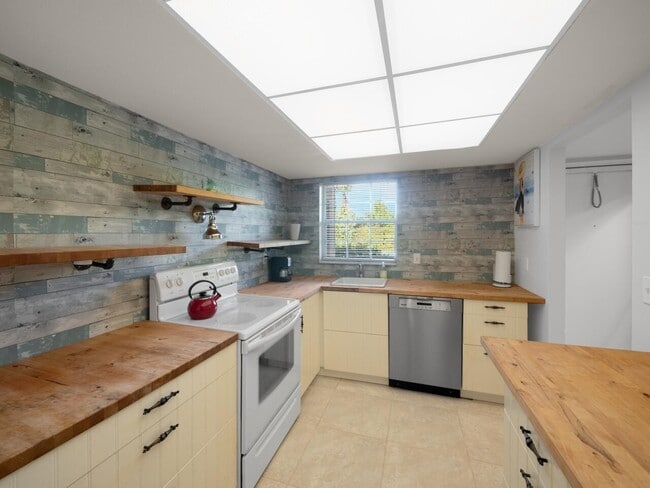 Building Photo - 1262 Sugar Sands Blvd