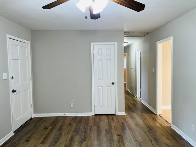 Building Photo - Wow! Beautiful brick 3 bedroom 2 bathroom home near Stone Mountain Village! Must See