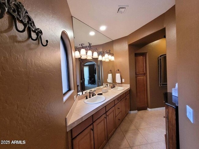 Building Photo - 17020 E Kiwanis Dr