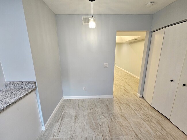Building Photo - 35 Summercreek Dr