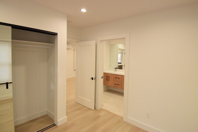 Building Photo - 317 Ocean Park Blvd