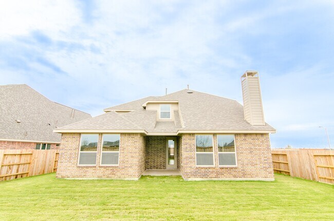 Building Photo - 18122 Glenlyon Dr