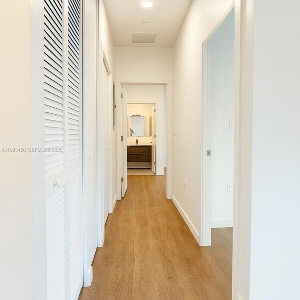 Building Photo - 1950 Fletcher St