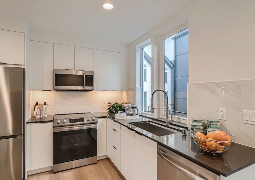 Building Photo - 7512 43rd Ave S