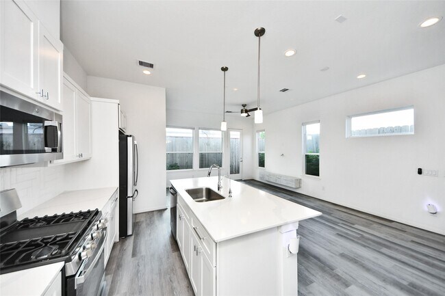 Building Photo - 1524 Ojeman Rd