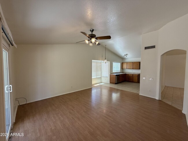 Building Photo - 505 W Sereno Dr