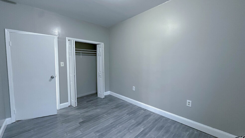 Building Photo - 165 Winfield Ave