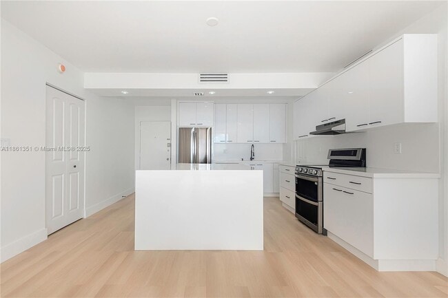 Building Photo - 11111 Biscayne Blvd
