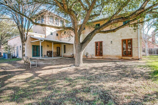 Building Photo - LUXURY 4-BEDROOM IN ALAMO HEIGHTS