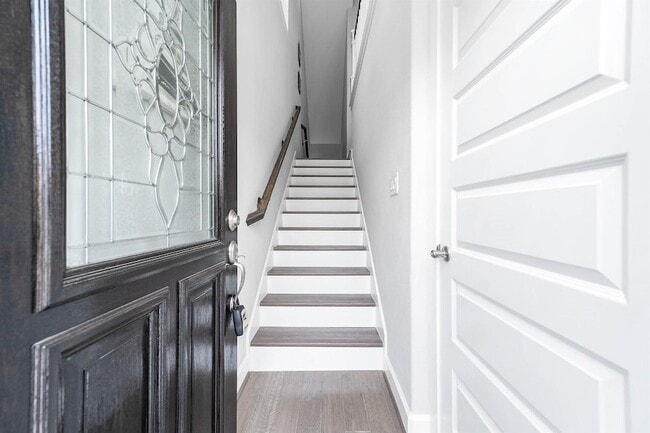 Building Photo - 2022 Groveland Glen Dr